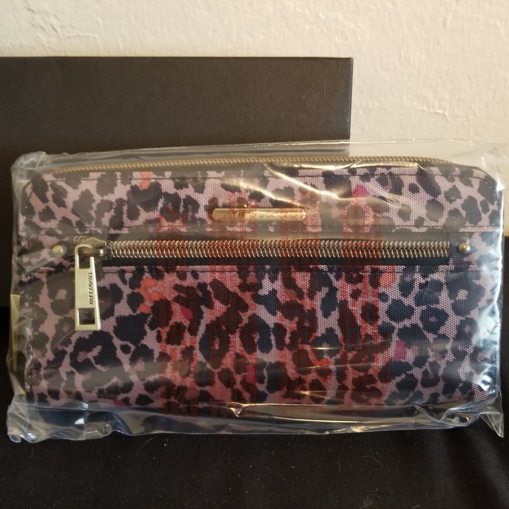New! Travelon Wristlet Wallet Leopard Print - Picture 2 of 5
